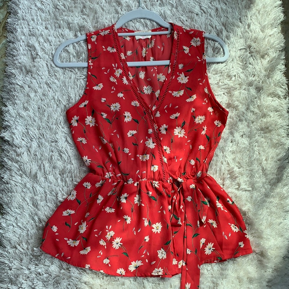 Sleeveless daisy blouse🌷